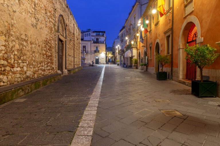 Taormina, dipendenti comunali in stato di agitazione: scontro totale sui trasferimenti alle Partecipate