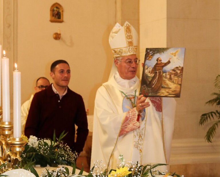CHIESA, BASICÒ (MESSINA): GIOVANE ARTISTA DONA A VESCOVO DIPINTO DEDICATO A SAN FRANCESCO