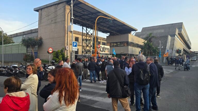 Sciopero Atm, è scontro totale sui numeri. I sindacati: «L'azienda non conosce i propri servizi, narrazioni tattiche e ritorsioni»