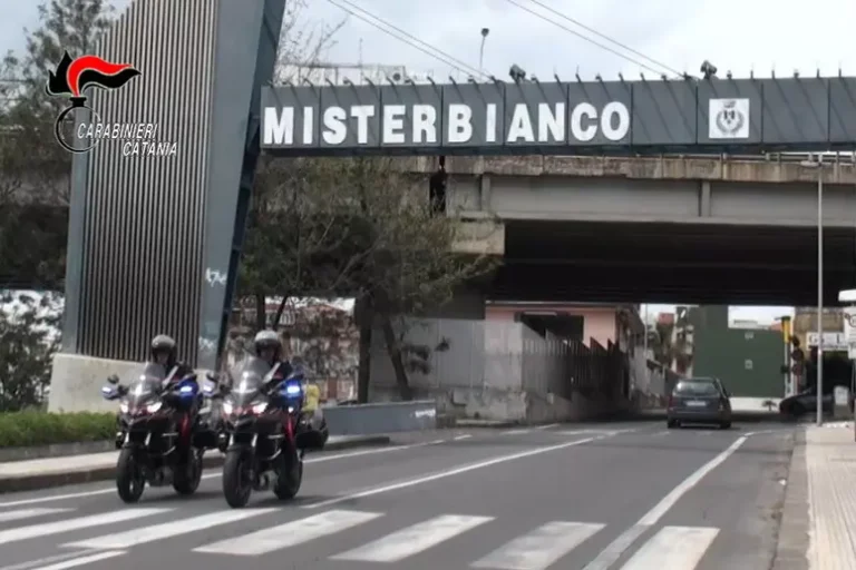 Picchia violentemente la moglie durante lite, donna è gravissima