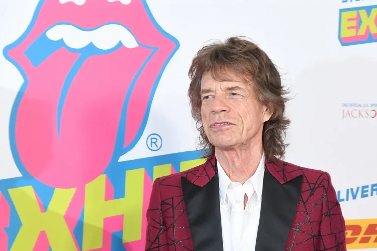 Stromboli, niente musica il mercoledì: i Carabinieri interrompono il party con Mick Jagger