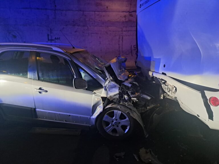 Tragedia nella notte sull'A18: schianto nella galleria di Taormina, perde la vita un trentenne. Salva la figlia