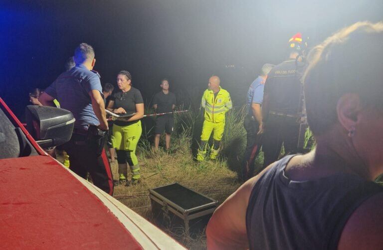 Auto precipita in un burrone nelle campagne di Condrò: morto un uomo di 75 anni