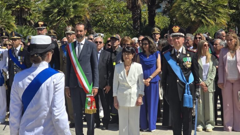 Messina celebra gli 80 anni della Repubblica: l'abbraccio di piazza Unione Europea e il messaggio di Mattarella