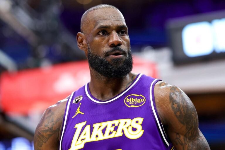 Parata di stelle a Taormina: dopo Jordan, spunta il mega-yacht di LeBron James