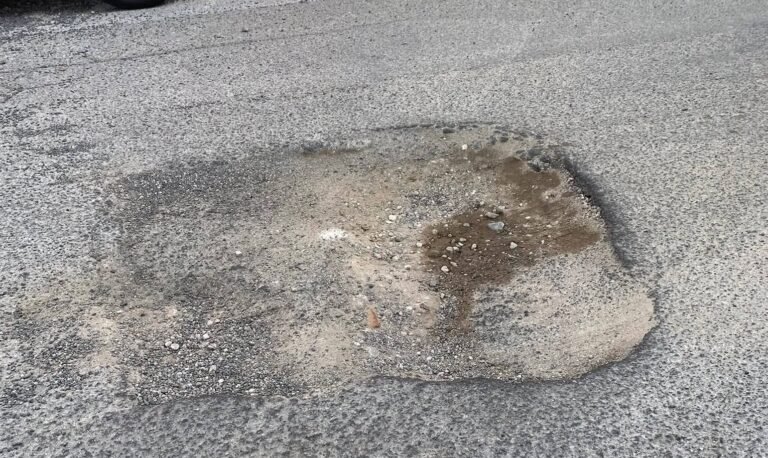Messina - Piano strade, la “fase operativa” che ancora non c’è: tra gli annunci di Basile e gli atti del Comune mancano cantieri e calendario