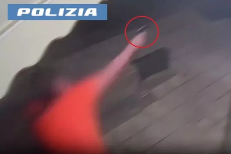 Far West a Catania: scontro a fuoco tra commando e giovanissimi, scattano cinque fermi. Sicario protetto da una corazza di libri.