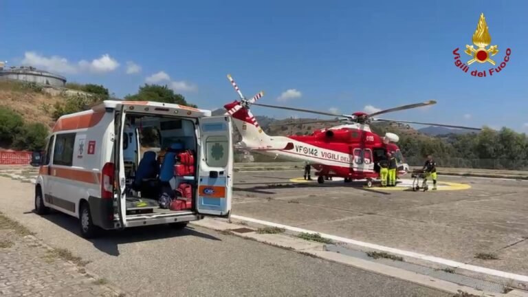 Soccorso a persona sull'isola di Filicudi.