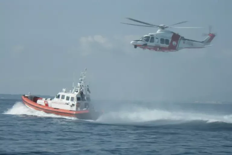 Arriva Guardia costiera, da motoscafo in avaria lanciati in mare 500mila euro