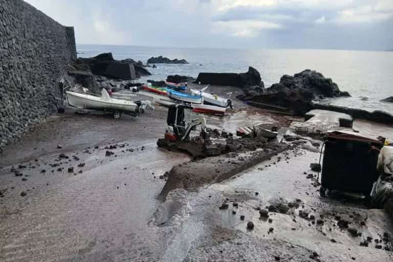 Nubifragio su Stromboli, danni a Ginostra