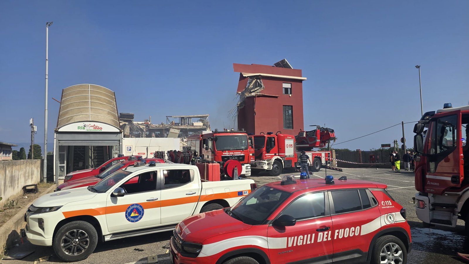 Pistunina, il video inedito del crollo: sessanta secondi di immobilità prima del disastro. I dubbi sui progetti della palazzina