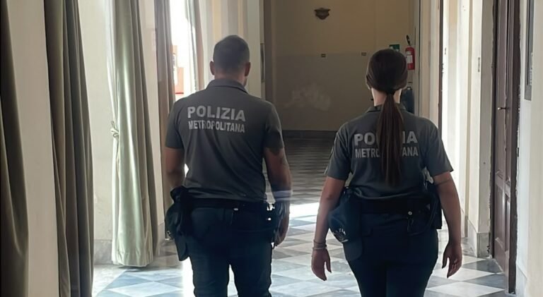 Messina, la Polizia Metropolitana sequestra un autolavaggio privo di autorizzazioni, contestati scarichi illeciti e oltre 5.000 euro di sanzioni.