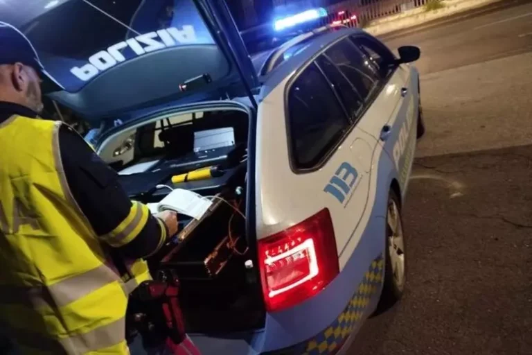Auto fuori strada nel Siracusano, morto il guidatore di 23 anni