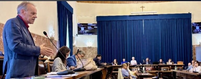 Partecipate, Messina sostituisce gli amministratori unici con i CdA. E i costi della politica schizzano da 288 mila a quasi 700 mila euro