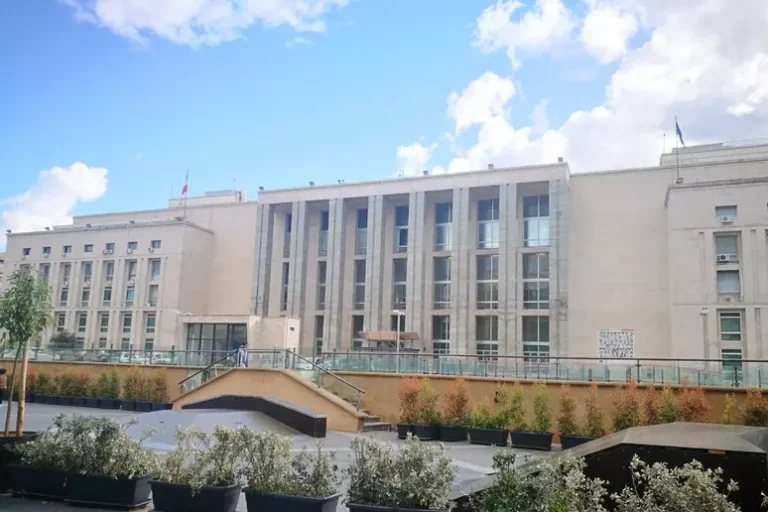 Corruzione, a processo l'ex portavoce del presidente dell'Ars