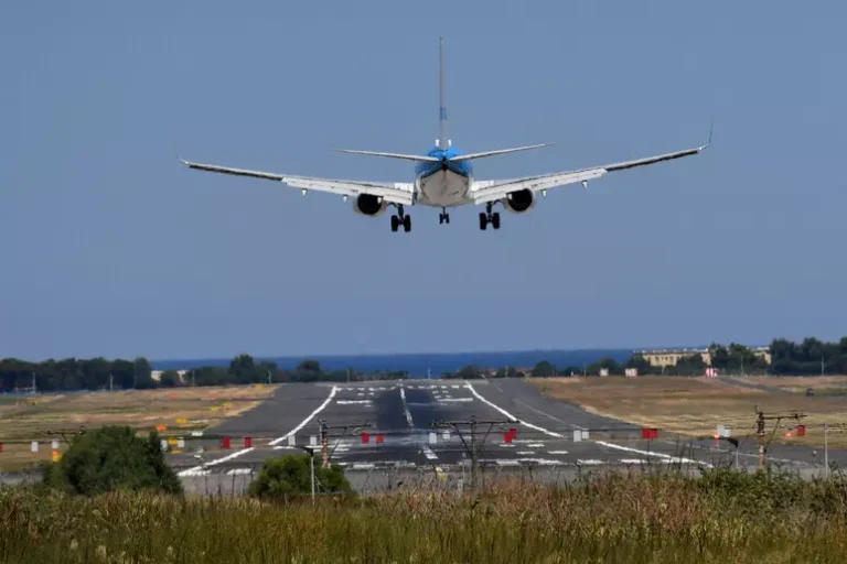 Si abbassa l'allerta volo, torna operativo l'aeroporto di Catania
