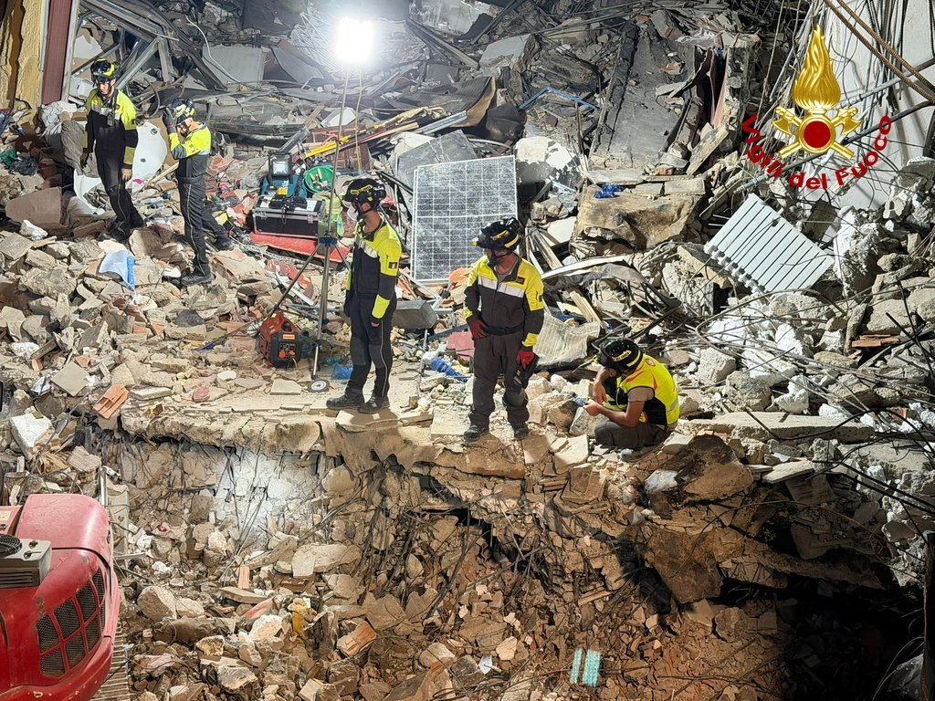Crollo a Pistunina Messina ricerche di tre dispersi