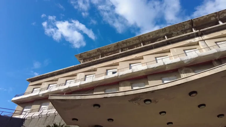 Casa Serena, tre anni e mezzo di silenzio. E intanto muore un pezzo della città