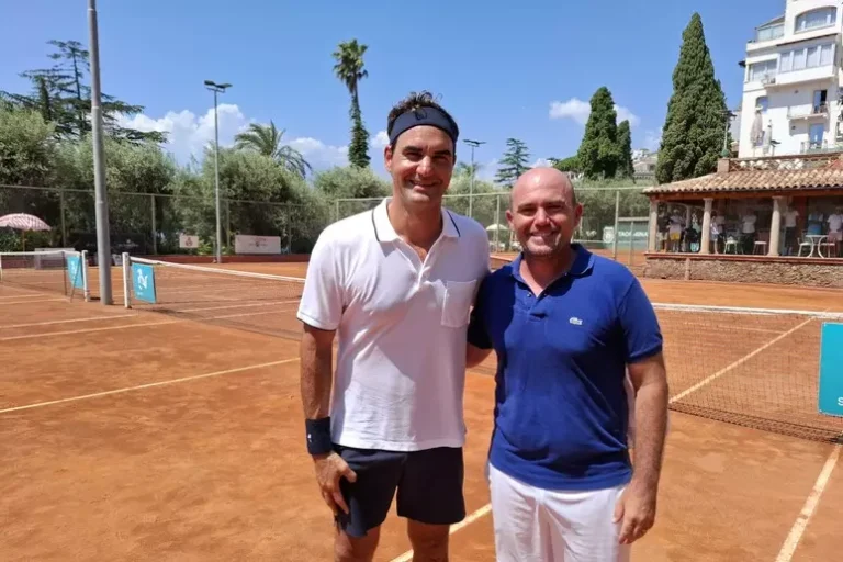Tennis: Federer gioca sui campetti in terra rossa di Taormina