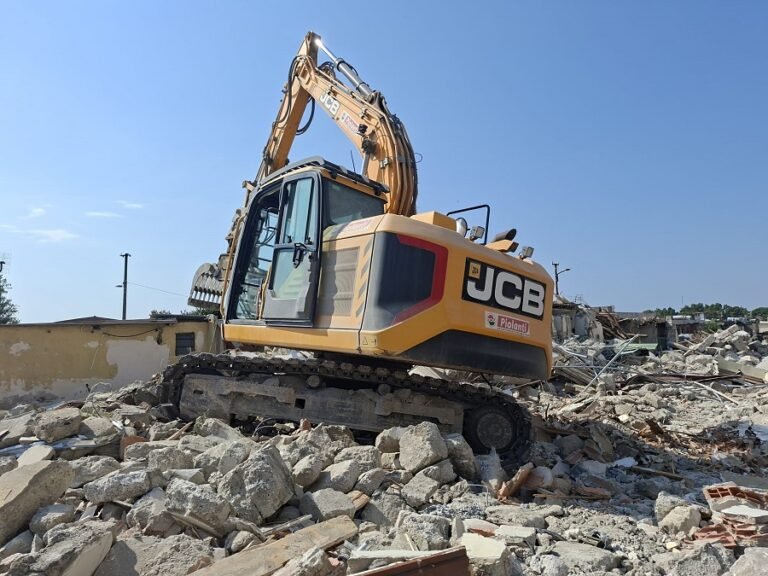 RIONE TAORMINA, LIBERATI DALLE BARACCHE 5.600 MQ: DA VIA ENNIO QUINTO AL VIALE GAZZI. SODDISFAZIONE DELLA STRUTTURA COMMISSARIALE