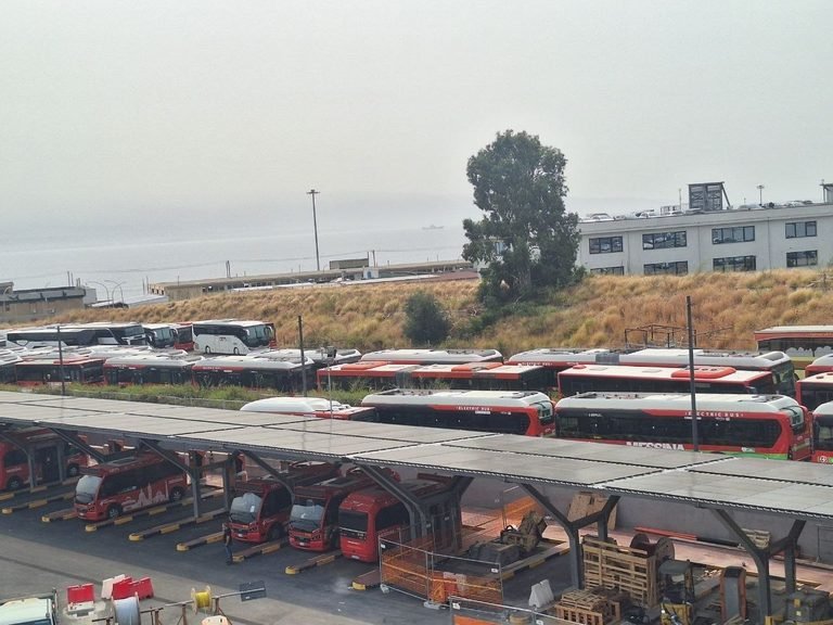 29 nuovi bus elettrici dopo 6 mesi parcheggiati a “binario morto”