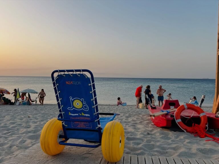 Ringo, spiaggia riaperta: rimossi i ferri sott’acqua, resta il nodo degli scarichi