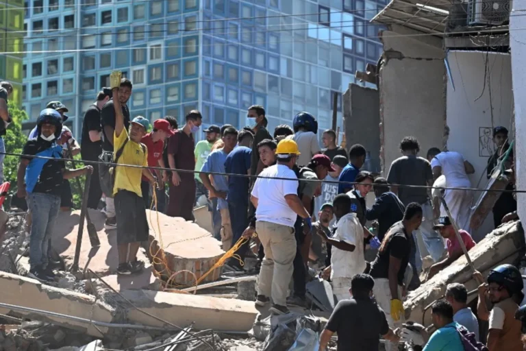 Terremoto in Colombia oggi, violenta scossa di magnitudo 7.4: almeno 50 morti nei crolli, sospesi voli in sei aeroporti