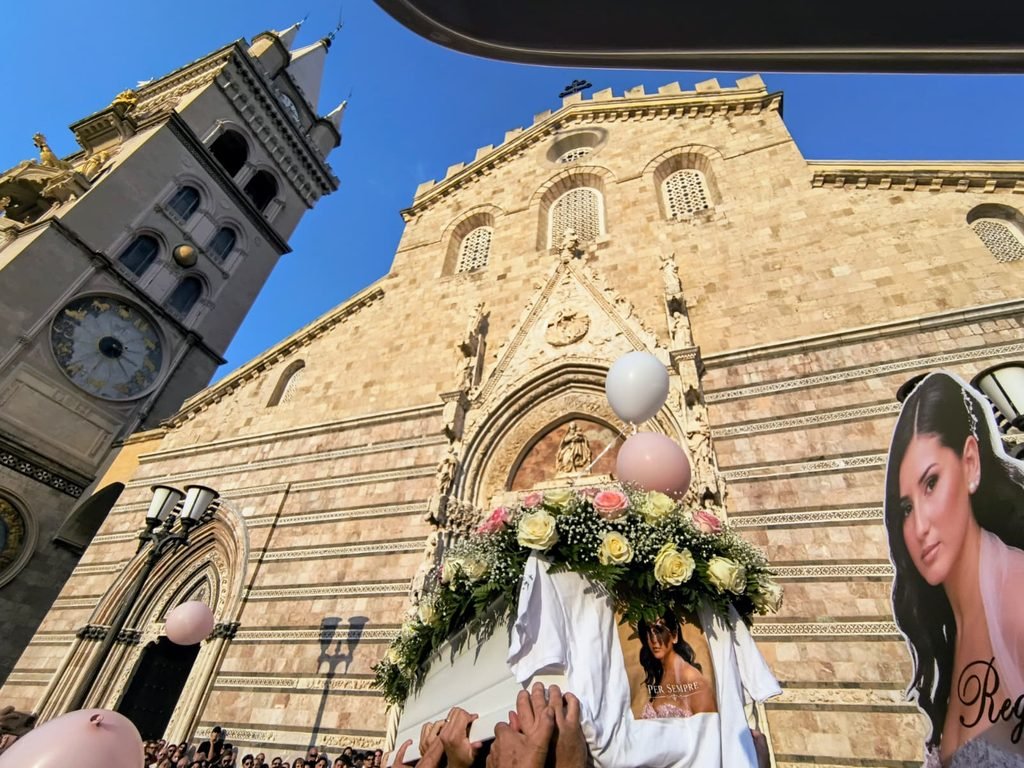 L'addio a Rebecca Galli - LE FOTO