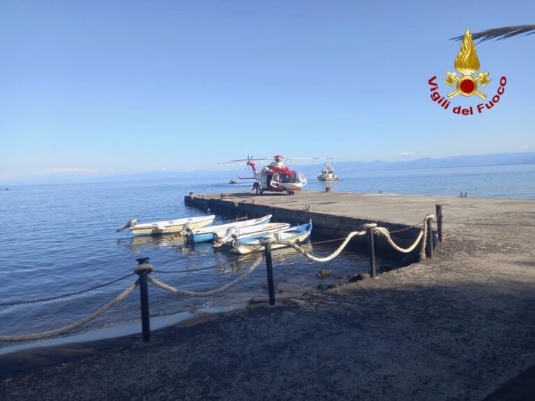 VIGILI DEL FUOCO: INTERVENTO A VULCANO PER AUTO FINITA IN MARE.