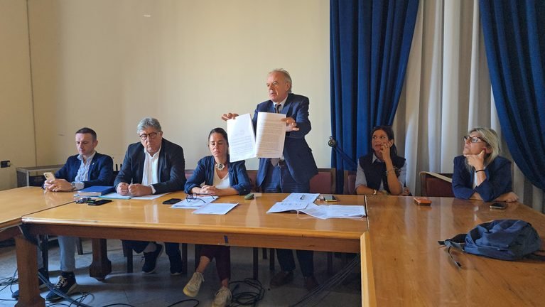 Palazzo Zanca, il contratto Social City incendia l’Aula. E l’opposizione scopre di poter fare opposizione. Musolino: finita la stagione dell’opposizione silente.