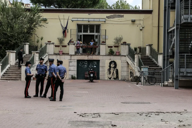 Aggressione a Centocelle, arrivano le scuse della famiglia. La prof ferita: "Pronta ad abbracciarlo"