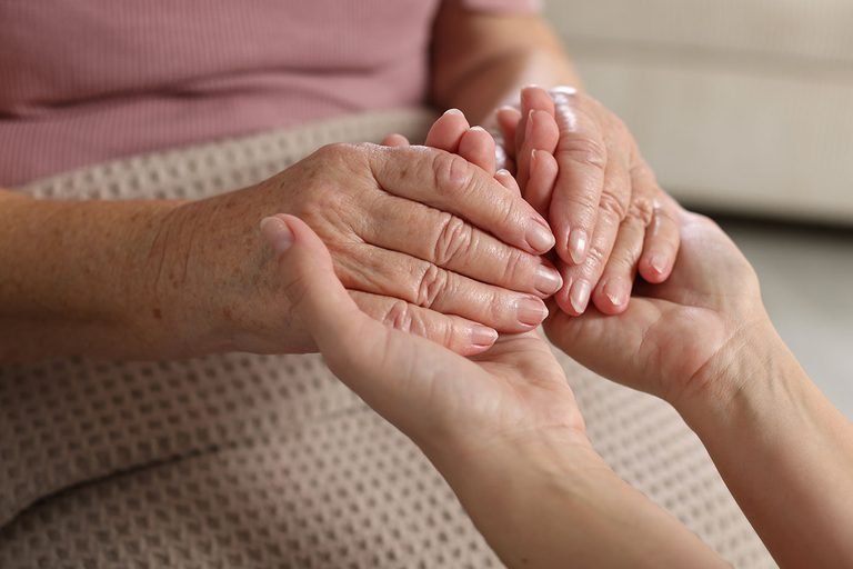 Caregiver 2022, ritardi e scadenze lampo: SPI CGIL Messina scrive alla Prefetta