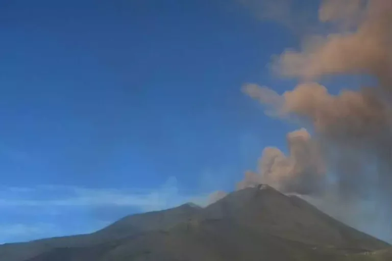 Restrizione ai voli per cenere Etna, a Catania cinque atterraggi l'ora
