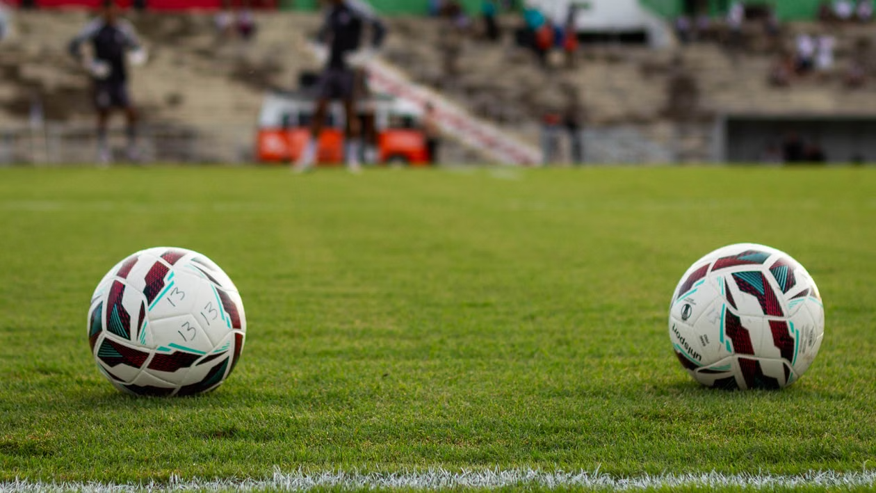 Calcio pallone in campo