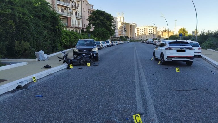 Tragedia in via Don Blasco, non ce l'ha fatta la diciassettenne