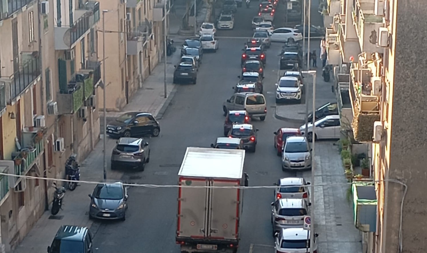 Viabilità in tilt tra Viale Europa e Camaro San Paolo: «Un disastro annunciato, l’Amministrazione ha trasformato la strada in un budellino»