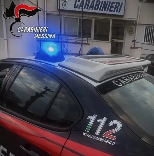 GIARDINI NAXOS (ME): TENTA DI DARE FUOCO ALLA PROPRIA ABITAZIONE E AGGREDISCE I CARABINIERI. ARRESTATO UN 27ENNE ORIGINARIO DEL GAMBIA