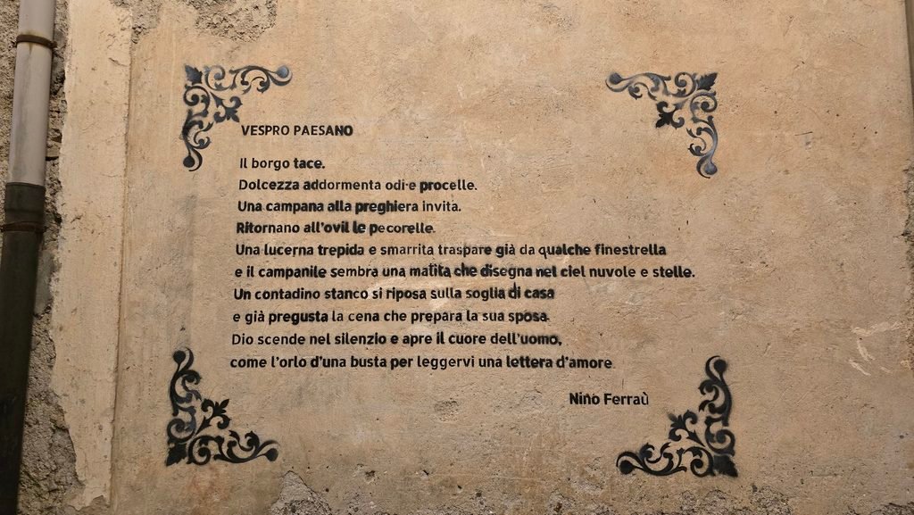 Premio nazionale Nino Ferraù, Galati Mamertino celebra la poesia e ricorda Pippo Ferraù. Francesco D’Angiò vince la XIV edizione con “Geografia Minima”. L'emozione della figlia Cetty: «Questo premio deve restare qui».