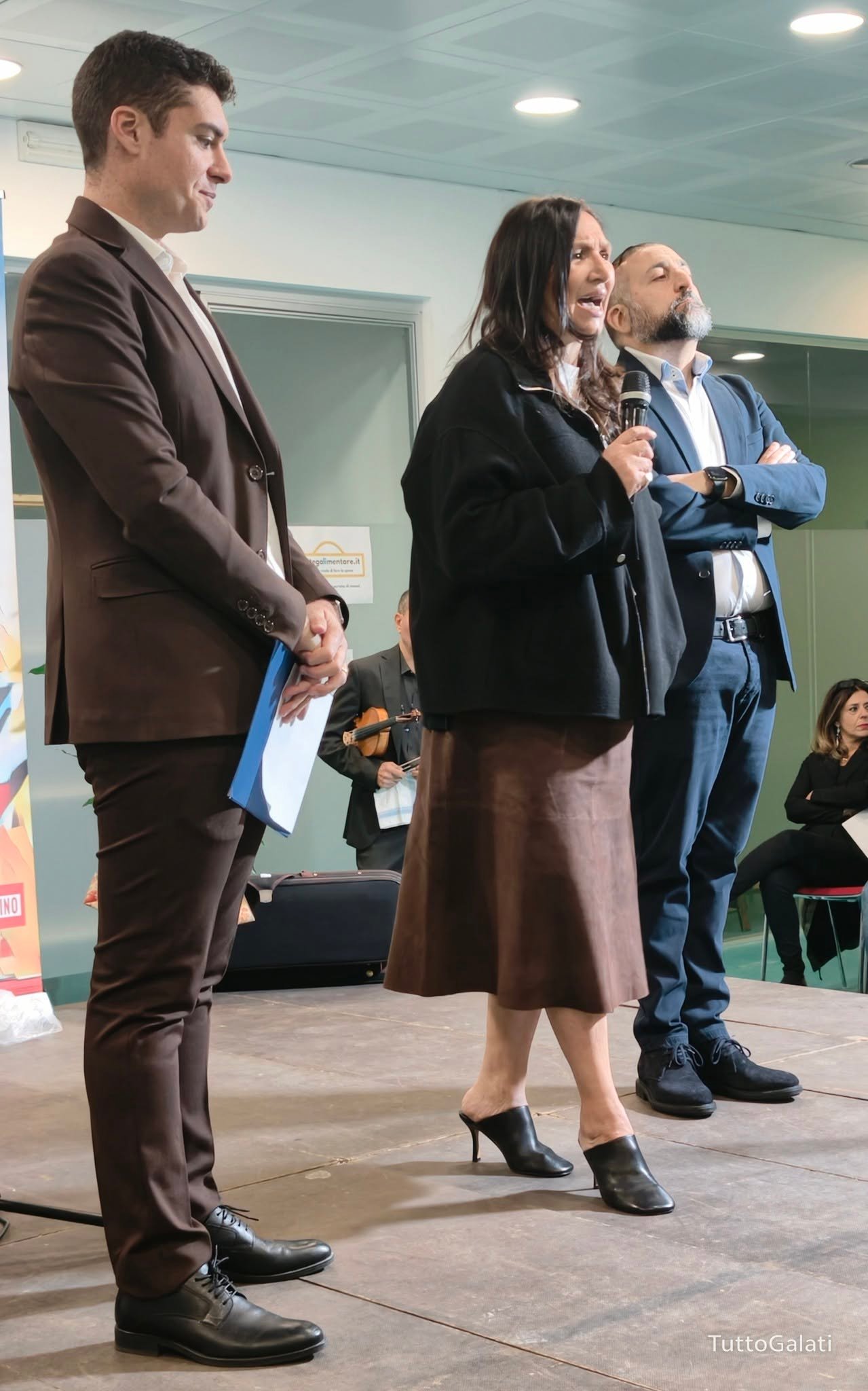 Premio nazionale Nino Ferraù, Galati Mamertino celebra la poesia e ricorda Pippo Ferraù. Francesco D’Angiò vince la XIV edizione con “Geografia Minima”. L'emozione della figlia Cetty: «Questo premio deve restare qui».
