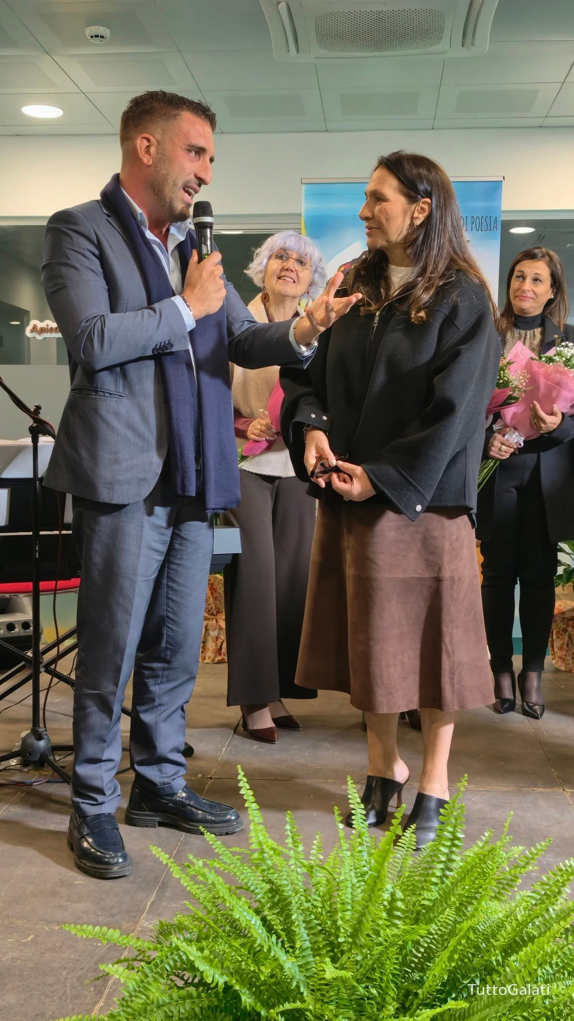 Premio nazionale Nino Ferraù, Galati Mamertino celebra la poesia e ricorda Pippo Ferraù. Francesco D’Angiò vince la XIV edizione con “Geografia Minima”. L'emozione della figlia Cetty: «Questo premio deve restare qui».