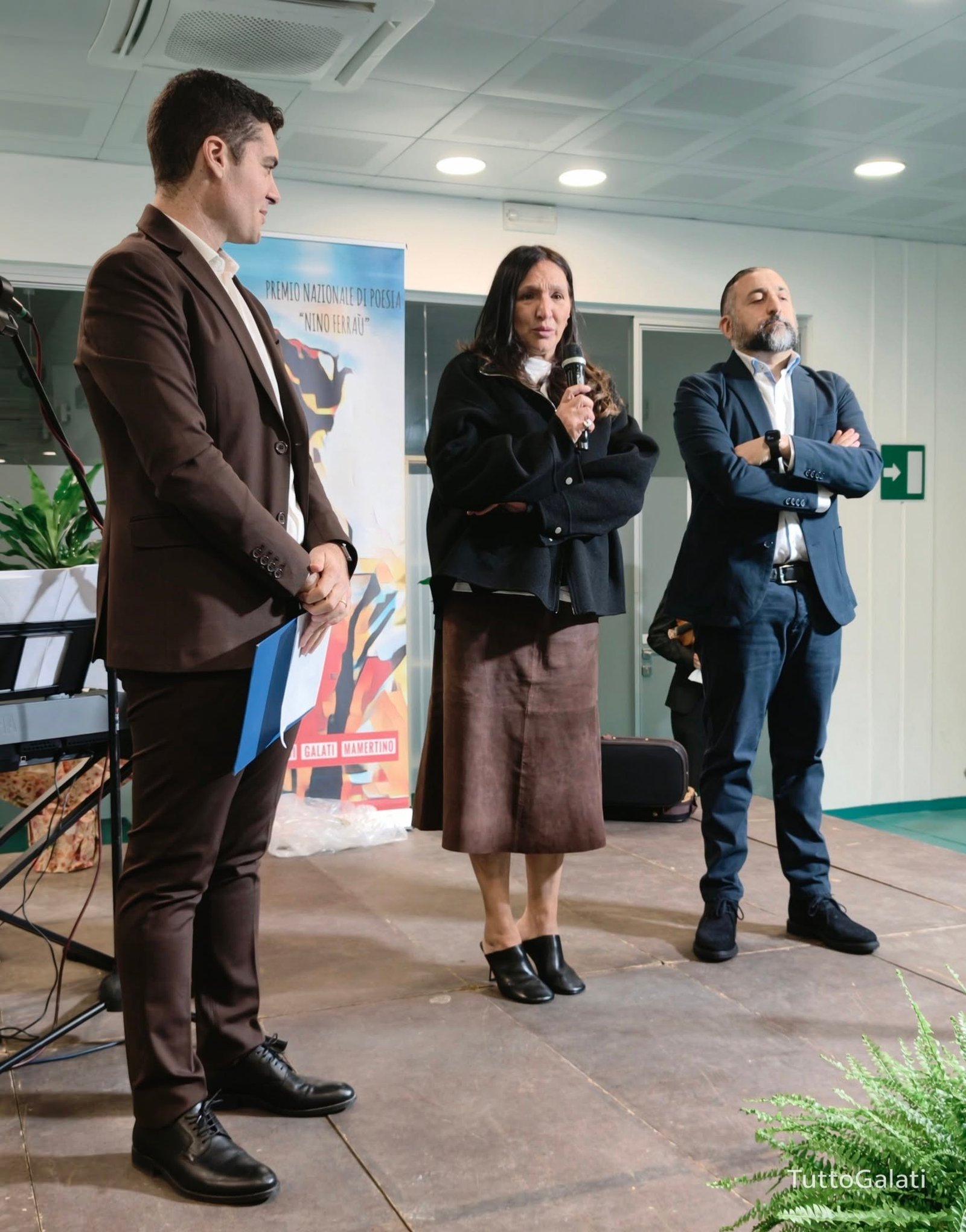 Premio nazionale Nino Ferraù, Galati Mamertino celebra la poesia e ricorda Pippo Ferraù. Francesco D’Angiò vince la XIV edizione con “Geografia Minima”. L'emozione della figlia Cetty: «Questo premio deve restare qui».