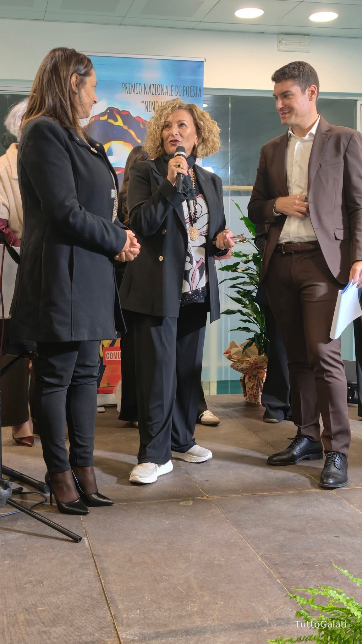 Premio nazionale Nino Ferraù, Galati Mamertino celebra la poesia e ricorda Pippo Ferraù. Francesco D’Angiò vince la XIV edizione con “Geografia Minima”. L'emozione della figlia Cetty: «Questo premio deve restare qui».