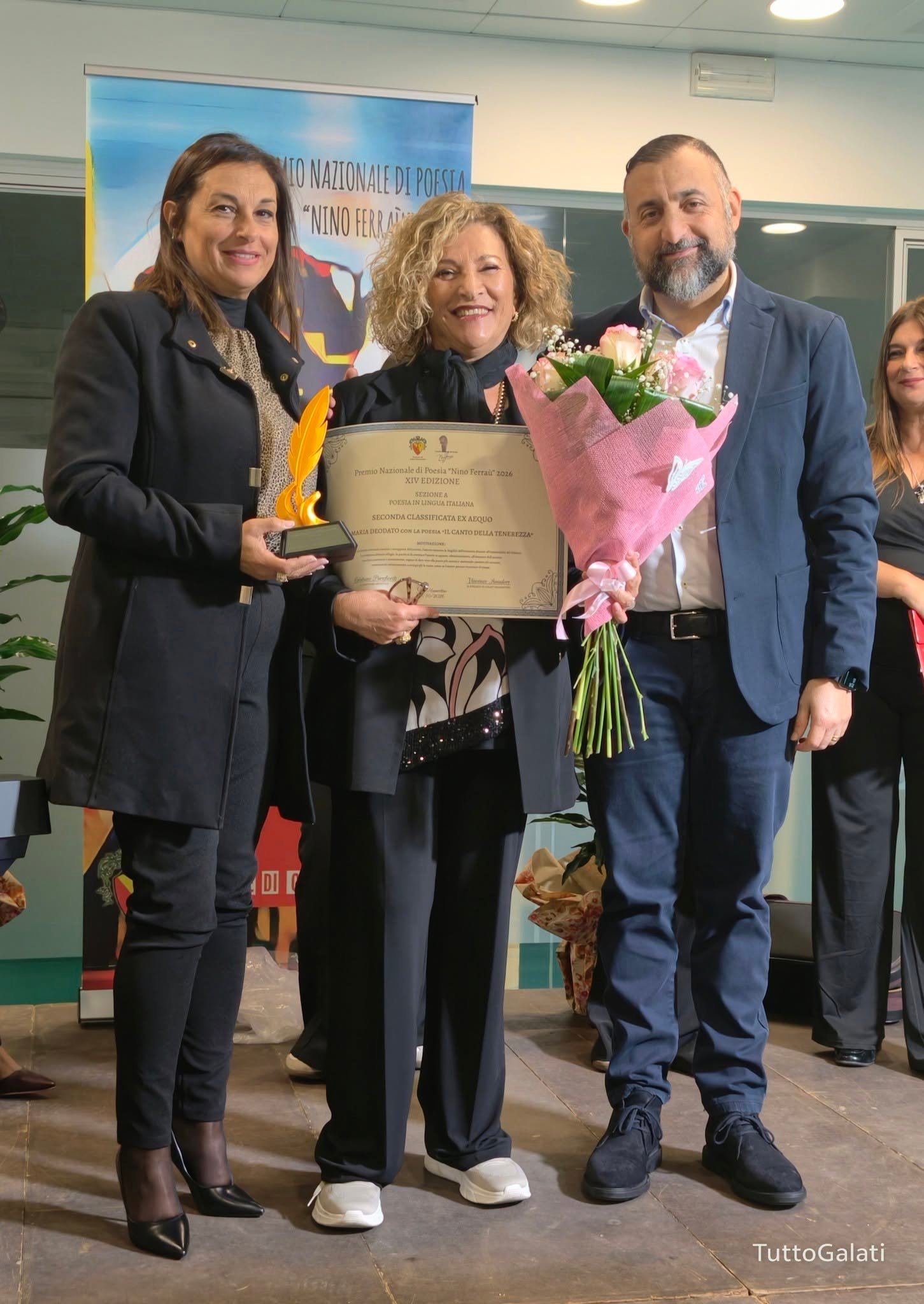 Premio nazionale Nino Ferraù, Galati Mamertino celebra la poesia e ricorda Pippo Ferraù. Francesco D’Angiò vince la XIV edizione con “Geografia Minima”. L'emozione della figlia Cetty: «Questo premio deve restare qui».