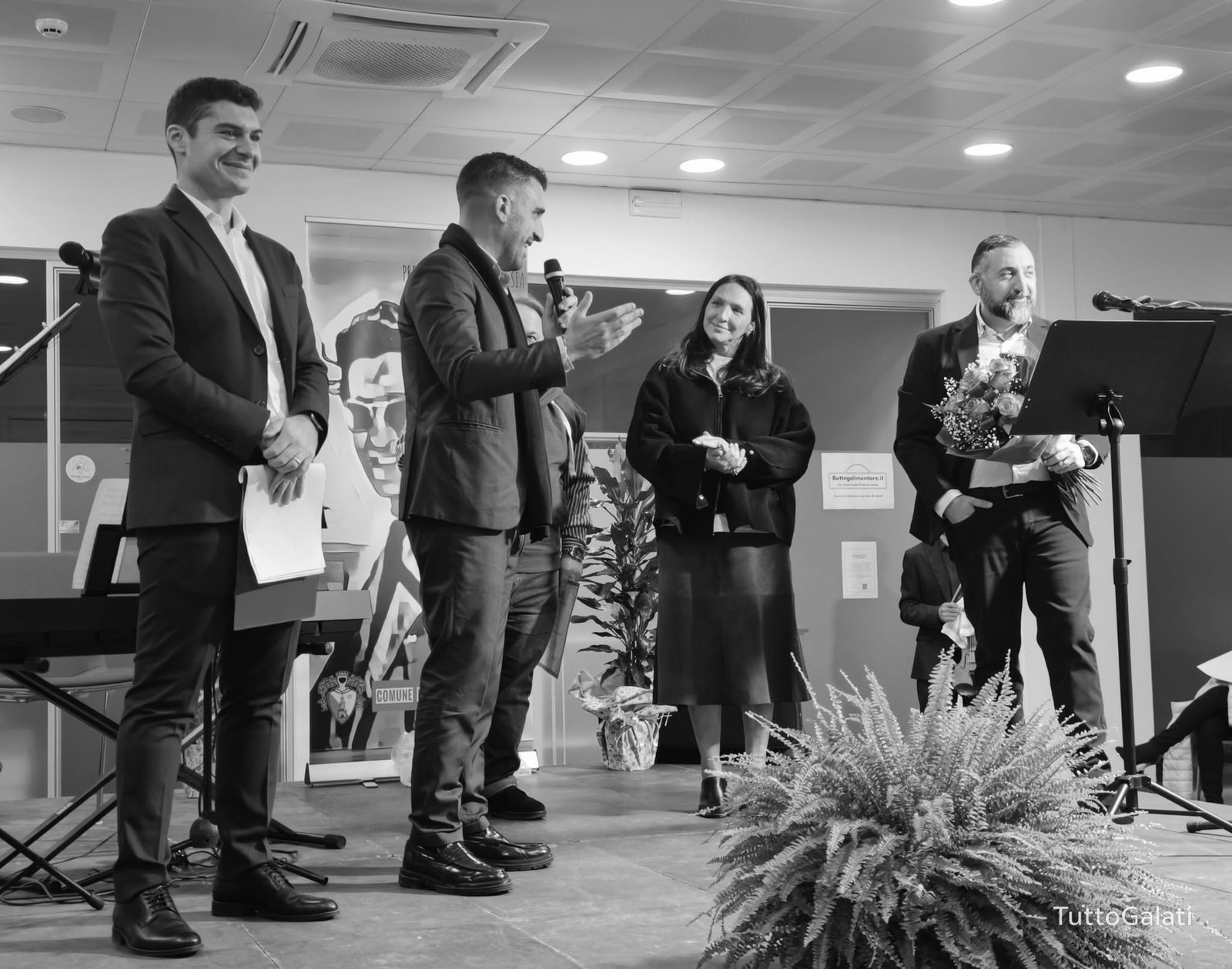 Premio nazionale Nino Ferraù, Galati Mamertino celebra la poesia e ricorda Pippo Ferraù. Francesco D’Angiò vince la XIV edizione con “Geografia Minima”. L'emozione della figlia Cetty: «Questo premio deve restare qui».
