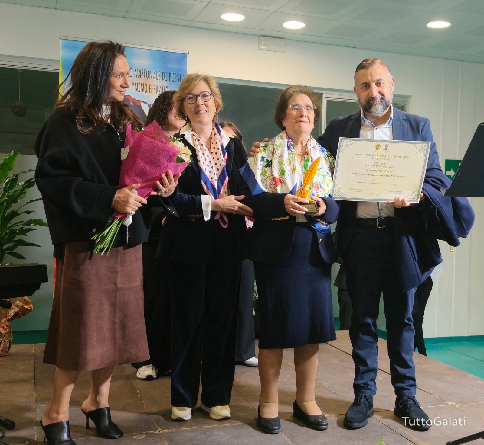 Premio nazionale Nino Ferraù, Galati Mamertino celebra la poesia e ricorda Pippo Ferraù. Francesco D’Angiò vince la XIV edizione con “Geografia Minima”. L'emozione della figlia Cetty: «Questo premio deve restare qui».