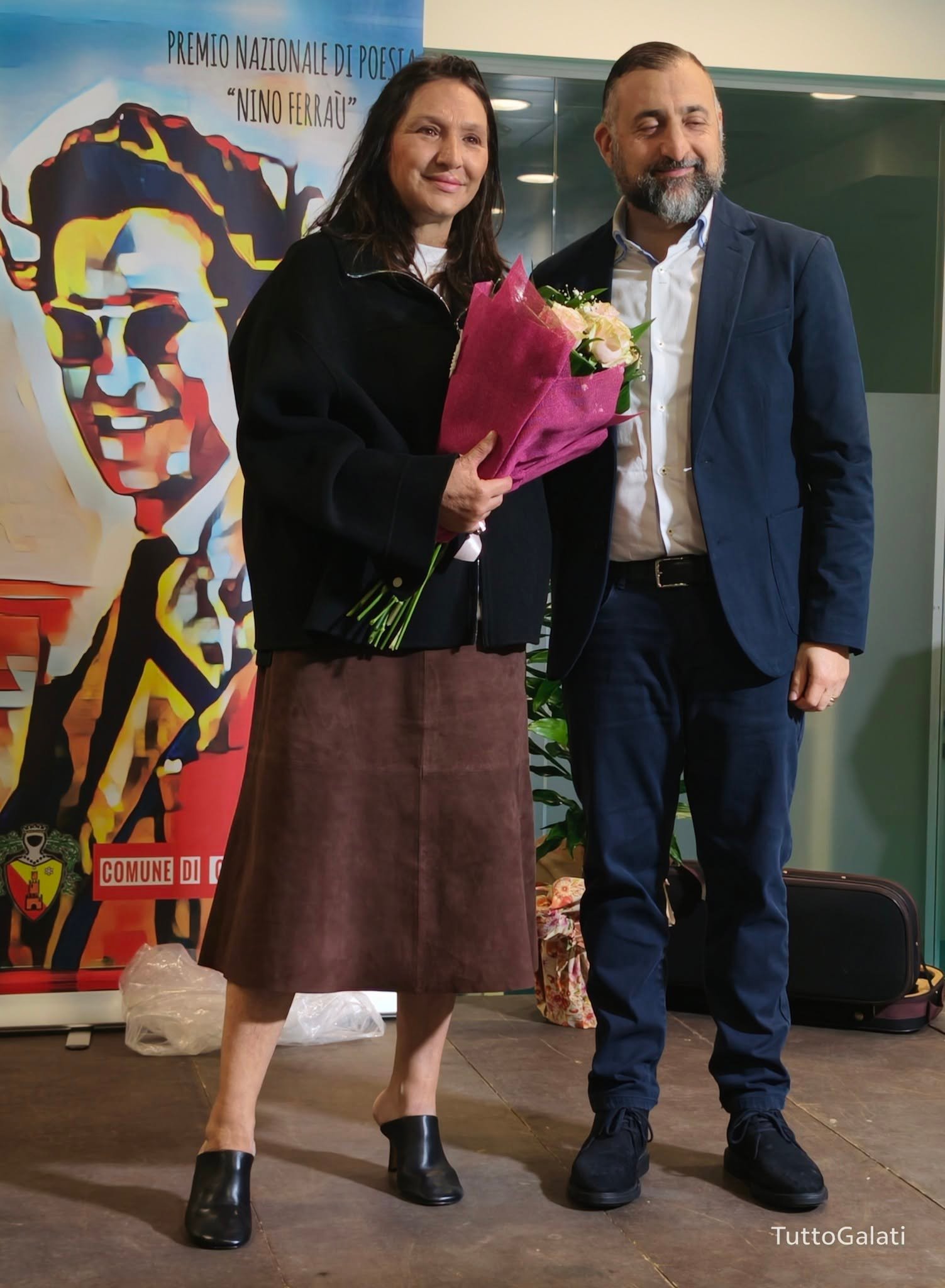 Premio nazionale Nino Ferraù, Galati Mamertino celebra la poesia e ricorda Pippo Ferraù. Francesco D’Angiò vince la XIV edizione con “Geografia Minima”. L'emozione della figlia Cetty: «Questo premio deve restare qui».