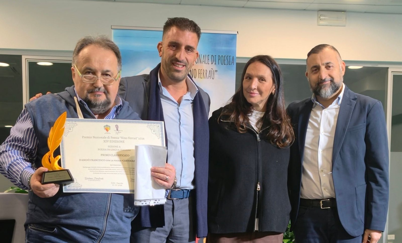Premio nazionale Nino Ferraù, Galati Mamertino celebra la poesia e ricorda Pippo Ferraù. Francesco D’Angiò vince la XIV edizione con “Geografia Minima”. L'emozione della figlia Cetty: «Questo premio deve restare qui».