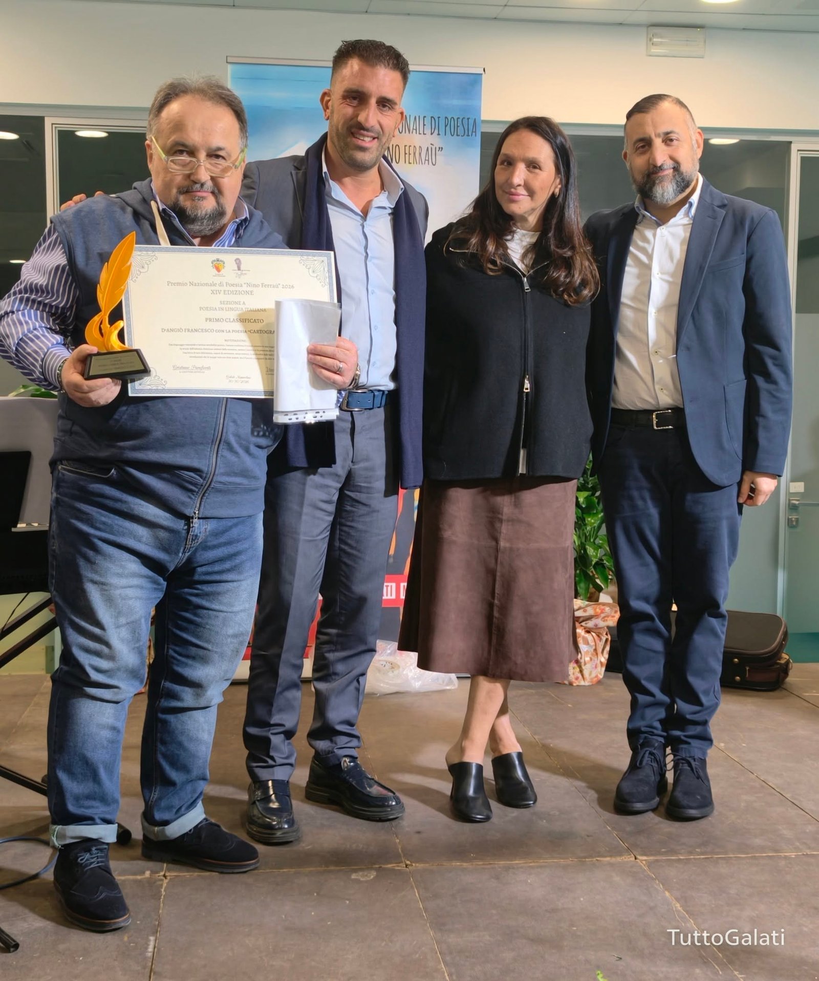 Premio nazionale Nino Ferraù, Galati Mamertino celebra la poesia e ricorda Pippo Ferraù. Francesco D’Angiò vince la XIV edizione con “Geografia Minima”. L'emozione della figlia Cetty: «Questo premio deve restare qui».