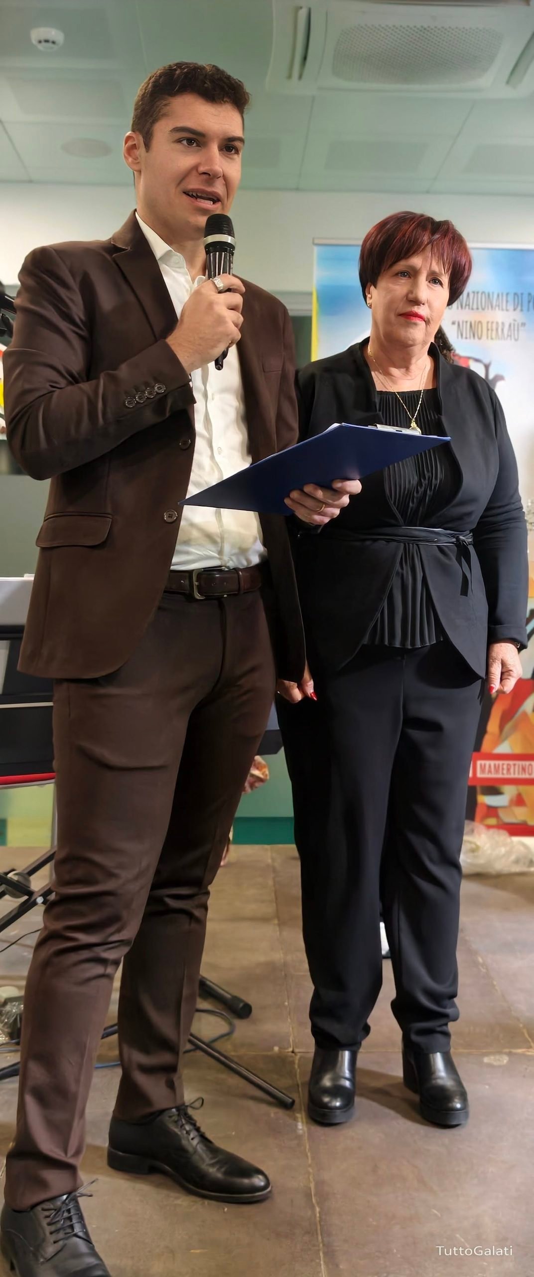 Premio nazionale Nino Ferraù, Galati Mamertino celebra la poesia e ricorda Pippo Ferraù. Francesco D’Angiò vince la XIV edizione con “Geografia Minima”. L'emozione della figlia Cetty: «Questo premio deve restare qui».