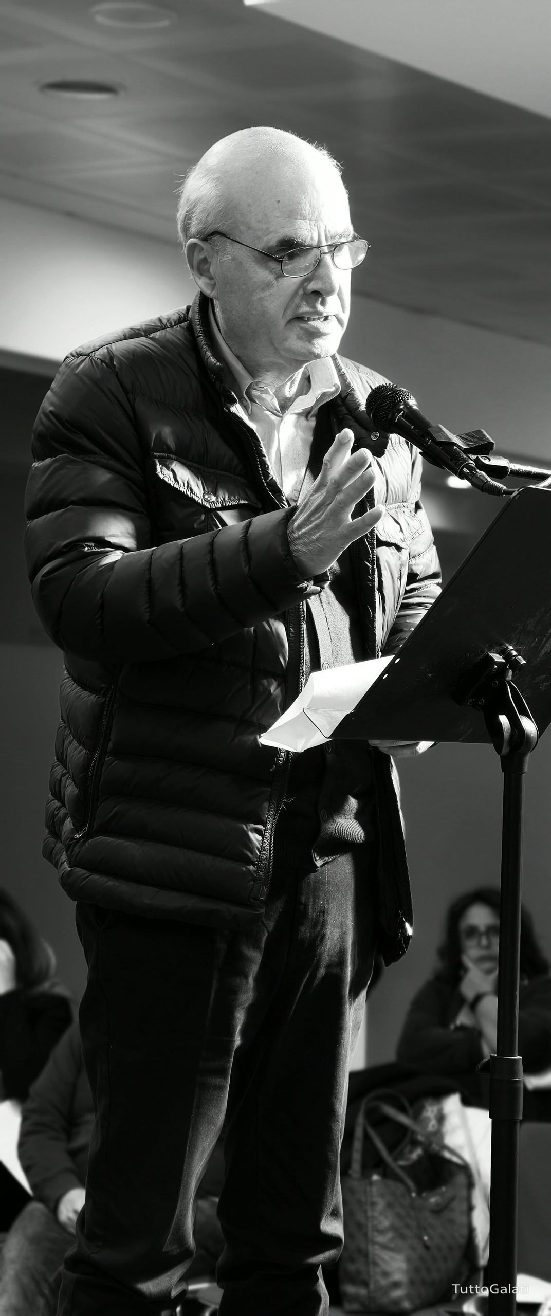 Premio nazionale Nino Ferraù, Galati Mamertino celebra la poesia e ricorda Pippo Ferraù. Francesco D’Angiò vince la XIV edizione con “Geografia Minima”. L'emozione della figlia Cetty: «Questo premio deve restare qui».